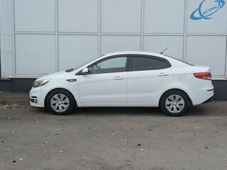 2016 Kia Rio III Рестайлинг, белый, 910000 рублей, вид 4