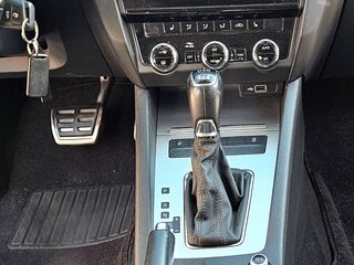 2018 Skoda Octavia III (A7) Рестайлинг, белый, 2499000 рублей, вид 4