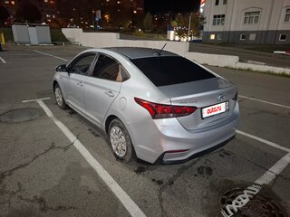 2017 Hyundai Solaris II, серебристый, 900000 рублей, вид 5
