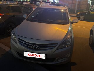 2014 Hyundai Solaris I Рестайлинг, серебристый, 800000 рублей, вид 1