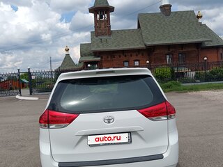 2010 Toyota Sienna III, белый, 1800000 рублей, вид 5