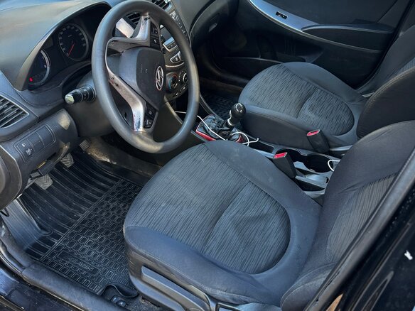 2014 Hyundai Solaris I Рестайлинг, чёрный, 330000 рублей - вид 5