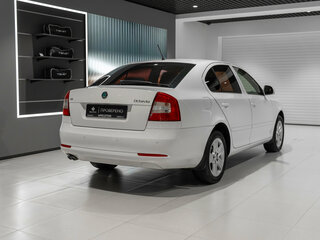 2012 Skoda Octavia II (A5) Рестайлинг, белый, 835000 рублей, вид 4