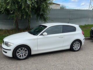 2009 BMW 1 серии 116i I (E81/E82/E87/E88) Рестайлинг, белый, 700000 рублей, вид 3