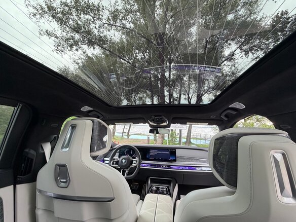 2022 BMW 7 серии 760i xDrive VII (G70), серый, 14999999 рублей - вид 17