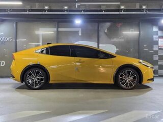 2026 Toyota Prius PHV V (XW60), жёлтый, 4575077 рублей, вид 3
