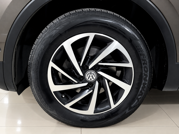 2018 Volkswagen Tiguan II, коричневый, 2190000 рублей - вид 14