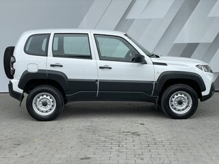 2024 Lada (ВАЗ) Niva Travel I, белый, 998000 рублей, вид 4