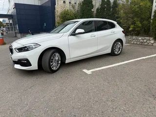 2022 BMW 1 серии 118i III (F40), белый, 1790000 рублей, вид 4