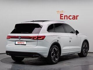 2024 Volkswagen Touareg III Рестайлинг, белый, 10347700 рублей, вид 2