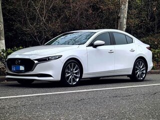 2023 Mazda 3 Axela IV (BP), белый, 1370000 рублей, вид 1