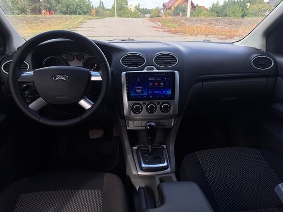 2011 Ford Focus II Рестайлинг, серебристый, 650000 рублей - вид 10
