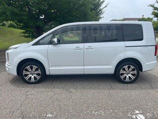 2023 Mitsubishi Delica D:5 I Рестайлинг, белый, 2730000 рублей, вид 5