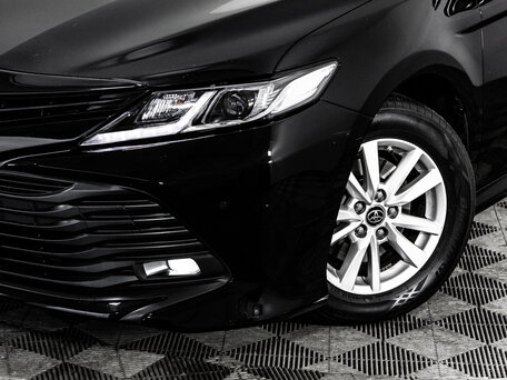 Toyota Camry VIII (XV70)