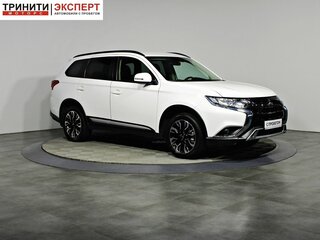 2021 Mitsubishi Outlander III Рестайлинг 3, белый, 2397000 рублей, вид 3