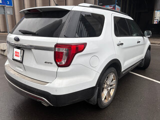 2017 Ford Explorer V Рестайлинг, белый, 2600000 рублей, вид 3