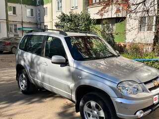 2012 Chevrolet Niva I Рестайлинг, серебристый, 549000 рублей, вид 2