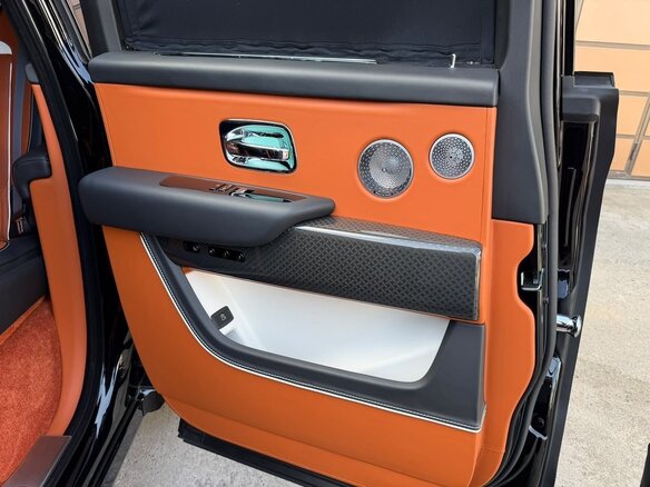 2024 Rolls-Royce Cullinan Black Badge I Рестайлинг (Series II), чёрный, 52700000 рублей - вид 15