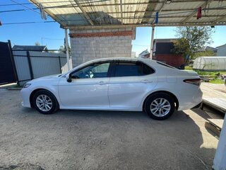 2018 Toyota Camry VIII (XV70), белый, 2600000 рублей, вид 4