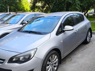 2013 Opel Astra J Рестайлинг, серебристый, 680000 рублей, вид 2