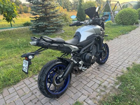 2015 Yamaha MT-09 Tracer (FJ-09), серебристый, 700000 рублей, вид 4