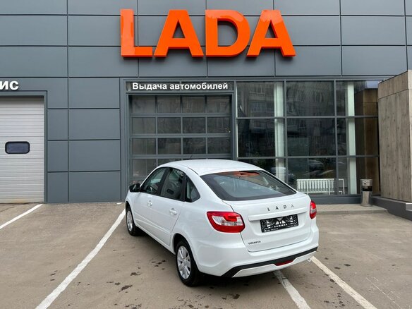 2026 Lada (ВАЗ) Granta I Рестайлинг, белый, 1131000 рублей - вид 3