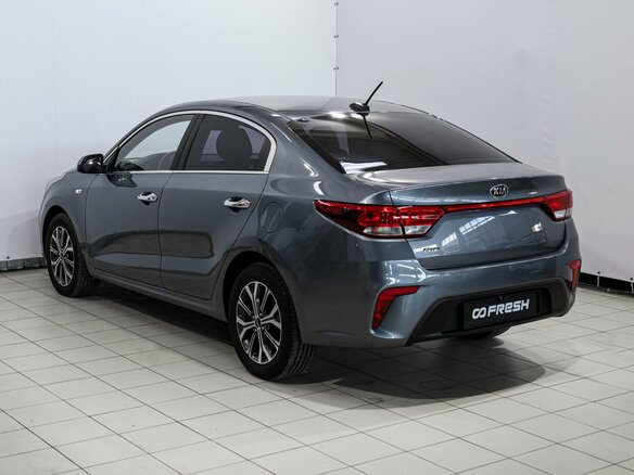 2020 Kia Rio IV, серый - вид 1