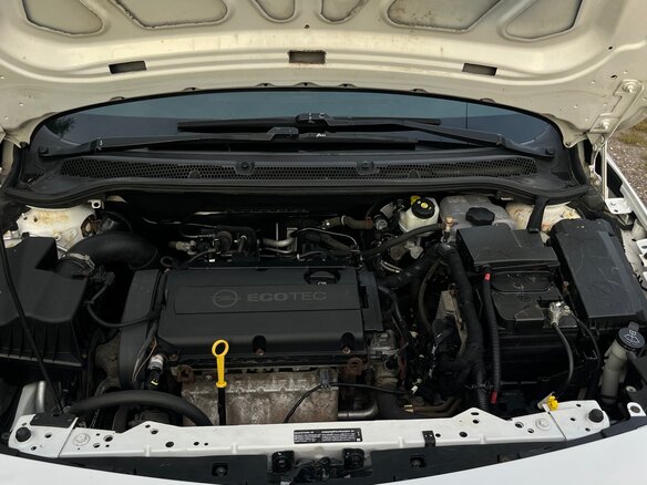 2011 Opel Astra J, белый - вид 22