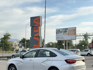 2026 Lada (ВАЗ) Vesta I Рестайлинг (NG), серебристый, 2035000 рублей, вид 4