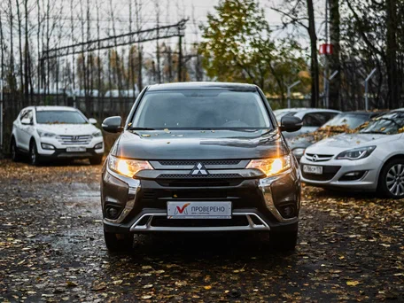 2021 Mitsubishi Outlander III Рестайлинг 3, серый, 2420000 рублей, вид 3