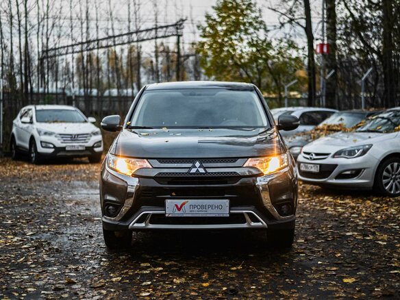2021 Mitsubishi Outlander III Рестайлинг 3, серый, 2420000 рублей - вид 2