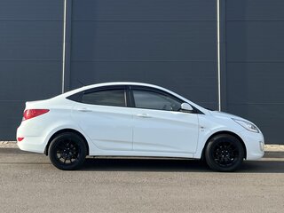2013 Hyundai Solaris I, белый, 800000 рублей, вид 4