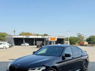 2021 BMW 5 серии 530d xDrive VII (G30/G31/G38) Рестайлинг, чёрный, 7500000 рублей, вид 4
