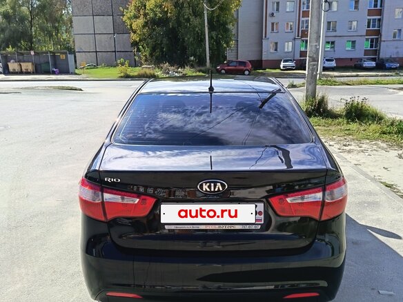 2014 Kia Rio 6-speed III, чёрный, 880000 рублей - вид 4