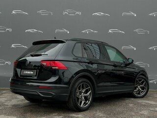2021 Volkswagen Tiguan II Рестайлинг, чёрный, 2492600 рублей, вид 2