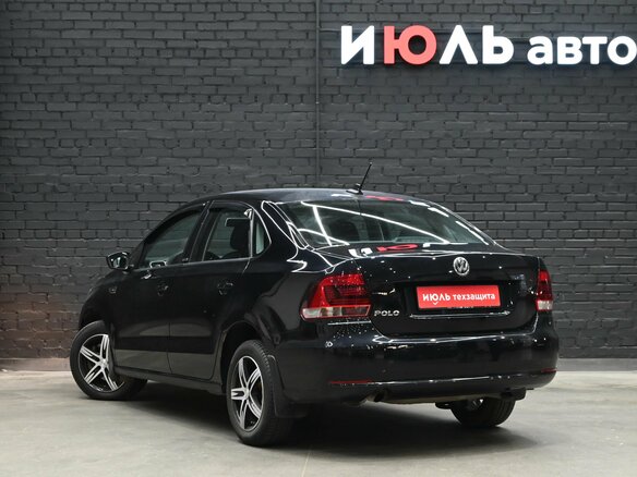 2017 Volkswagen Polo V Рестайлинг, чёрный, 1070000 рублей - вид 4