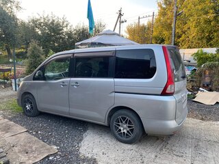 2010 Nissan Serena III (C25), серебристый, 999999 рублей, вид 4