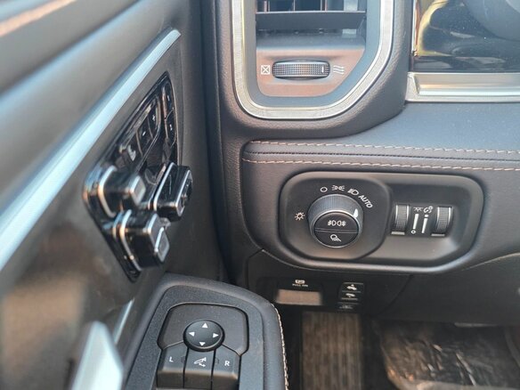 2026 Ram 1500 Crew Cab V Рестайлинг, чёрный, 10600000 рублей - вид 16
