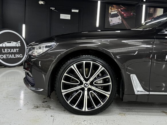 2015 BMW 7 серии Long 750Li xDrive VI (G11/G12), коричневый, 3800000 рублей - вид 9