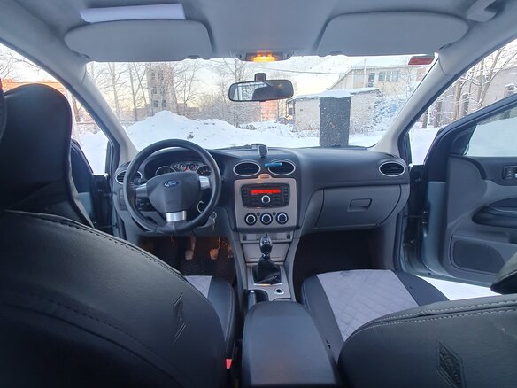 2010 Ford Focus II Рестайлинг, серый, 600000 рублей - вид 12