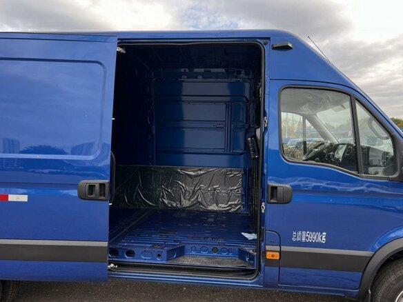 2024 Iveco Daily, синий, 4590000 рублей - вид 5