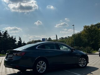 2018 Chevrolet Malibu IX Рестайлинг, серый, 1700000 рублей, вид 5
