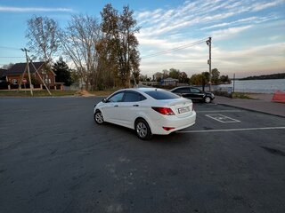 2014 Hyundai Solaris I Рестайлинг, белый, 940000 рублей, вид 2