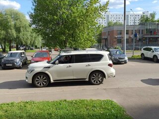 2013 Infiniti QX80 I, белый, 3000000 рублей, вид 4