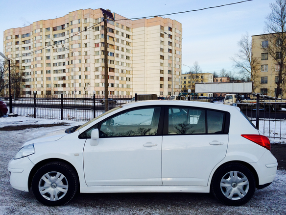 2013 Nissan Tiida I Рестайлинг, белый - вид 5