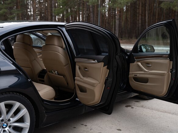 2010 BMW 5 серии 535i VI (F10/F11/F07), чёрный, 2500000 рублей - вид 13