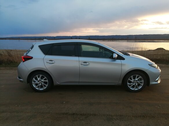 2015 Toyota Auris II Рестайлинг, серебристый, 1400000 рублей - вид 7