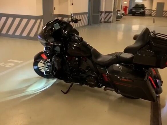 2018 Harley-Davidson CVO Road Glide, чёрный, 4850000 рублей - вид 4