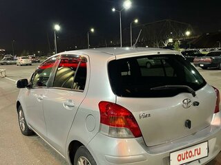 2010 Toyota Vitz II (XP90), серебристый, 700000 рублей, вид 5