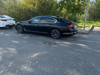 2019 BMW 7 серии Long 730Ld xDrive VI (G11/G12), чёрный, 4600000 рублей, вид 3